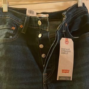 NEW Levi’s Ribcage Straight Ankle jeans
